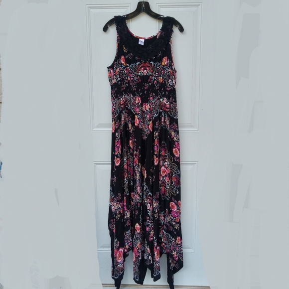 bila Floral Black Maxi Dress Crochet Neckline Size Large Flowy Uneven Hem - Picture 8 of 10